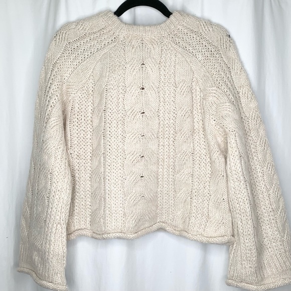 SOLDUniversal Thread Ivory Cable Knit Sweater Size Medium Excellent Condition - Picture 2 of 6